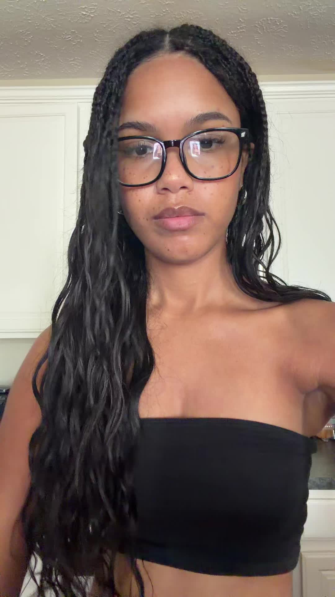 @🧔🏾&zwj;♀️