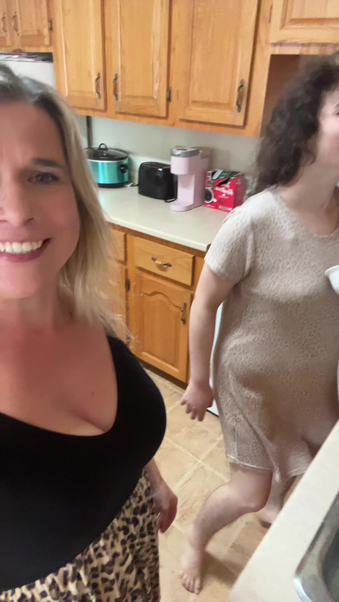 @Hotmomvibes