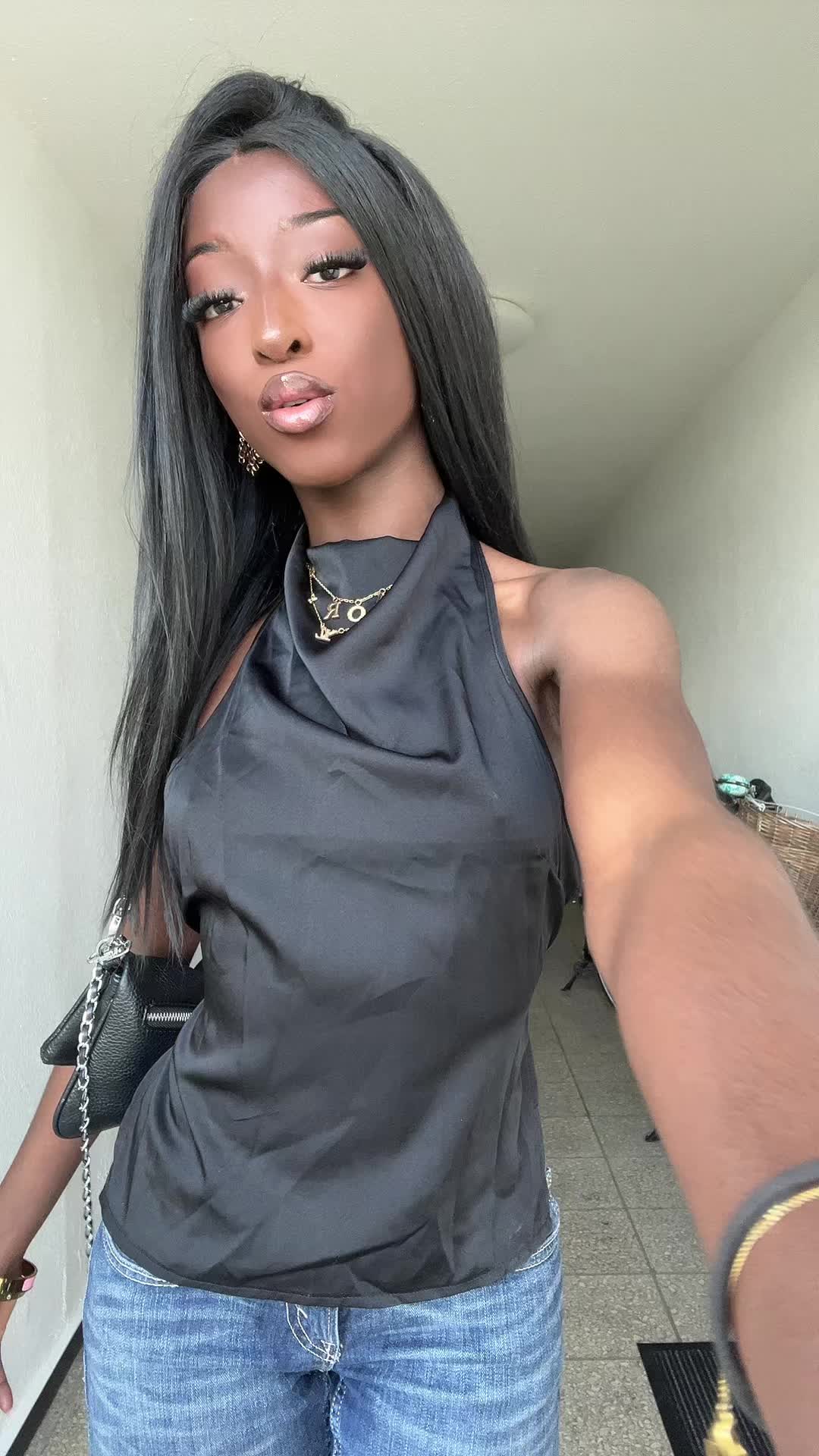 @tyra