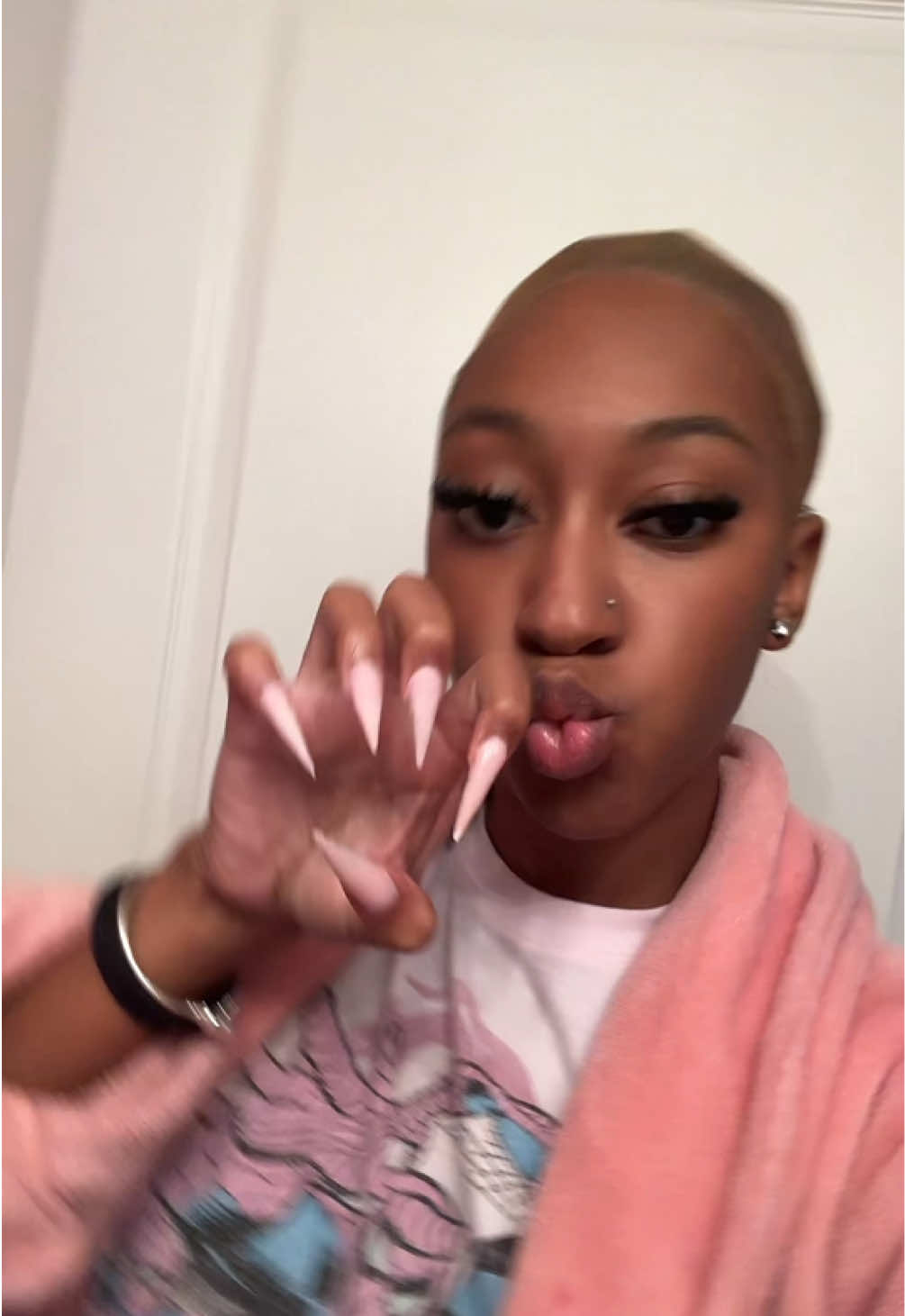 @hi i’m ari,