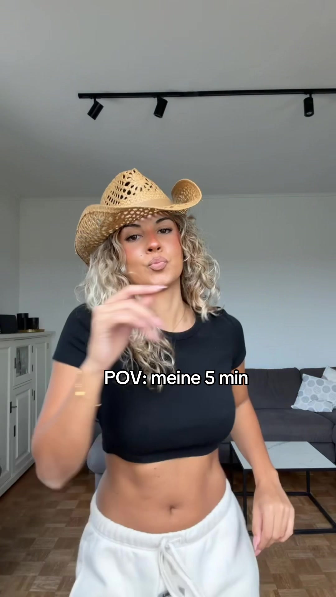 @EaiSarah