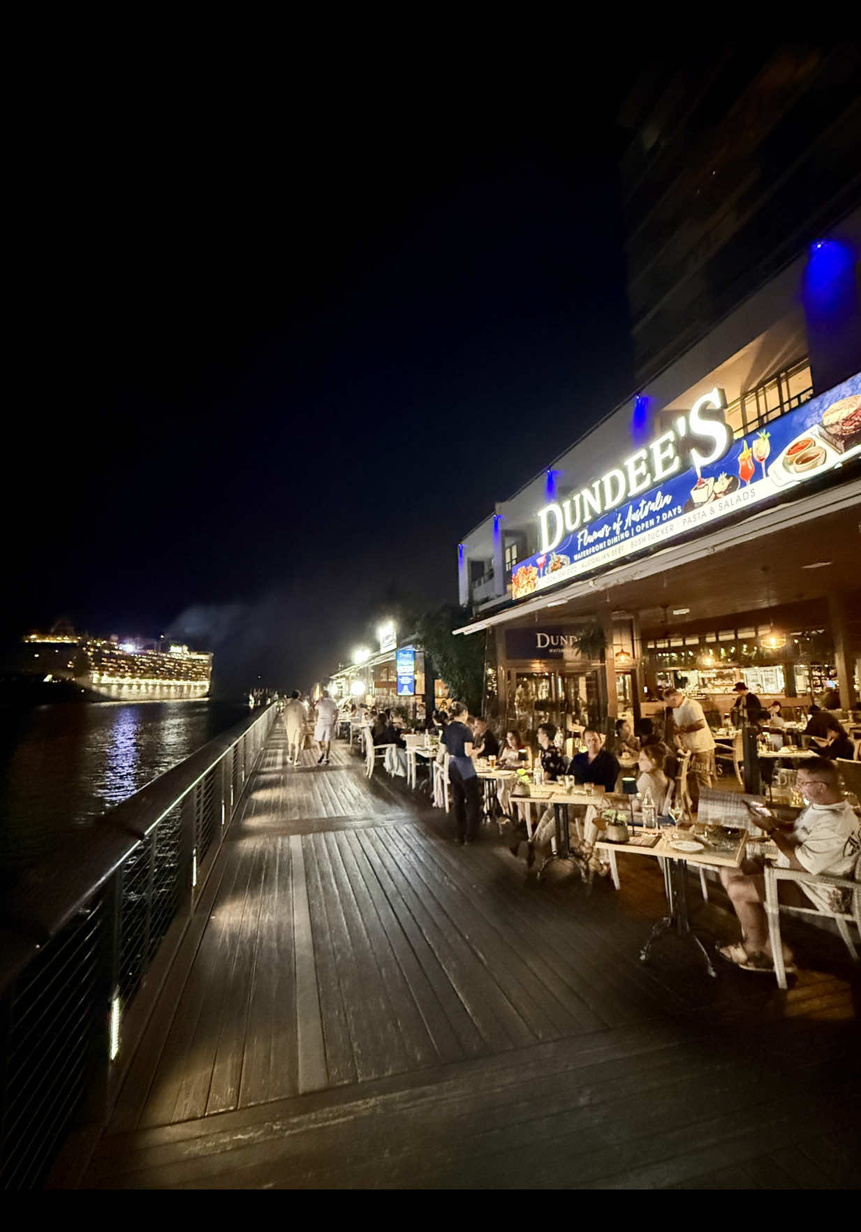 @Dundee’s on the Waterfront