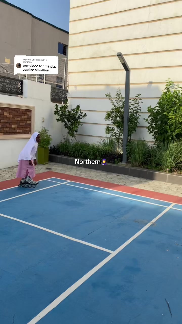 @🧕🌸NORTHERN ♎️ 🛼