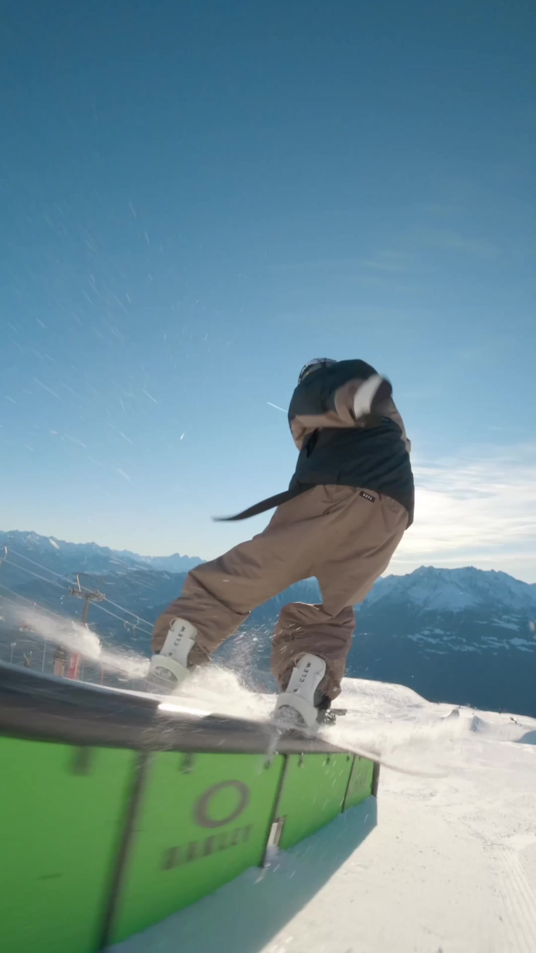 @clew snowboarding