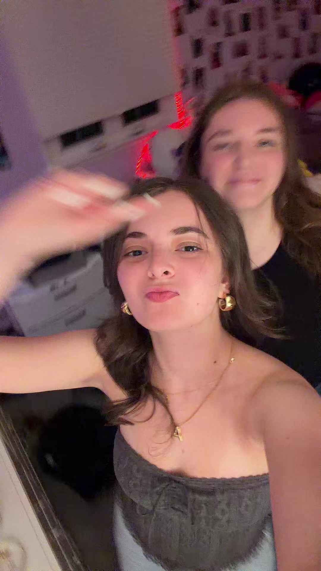 @Ava