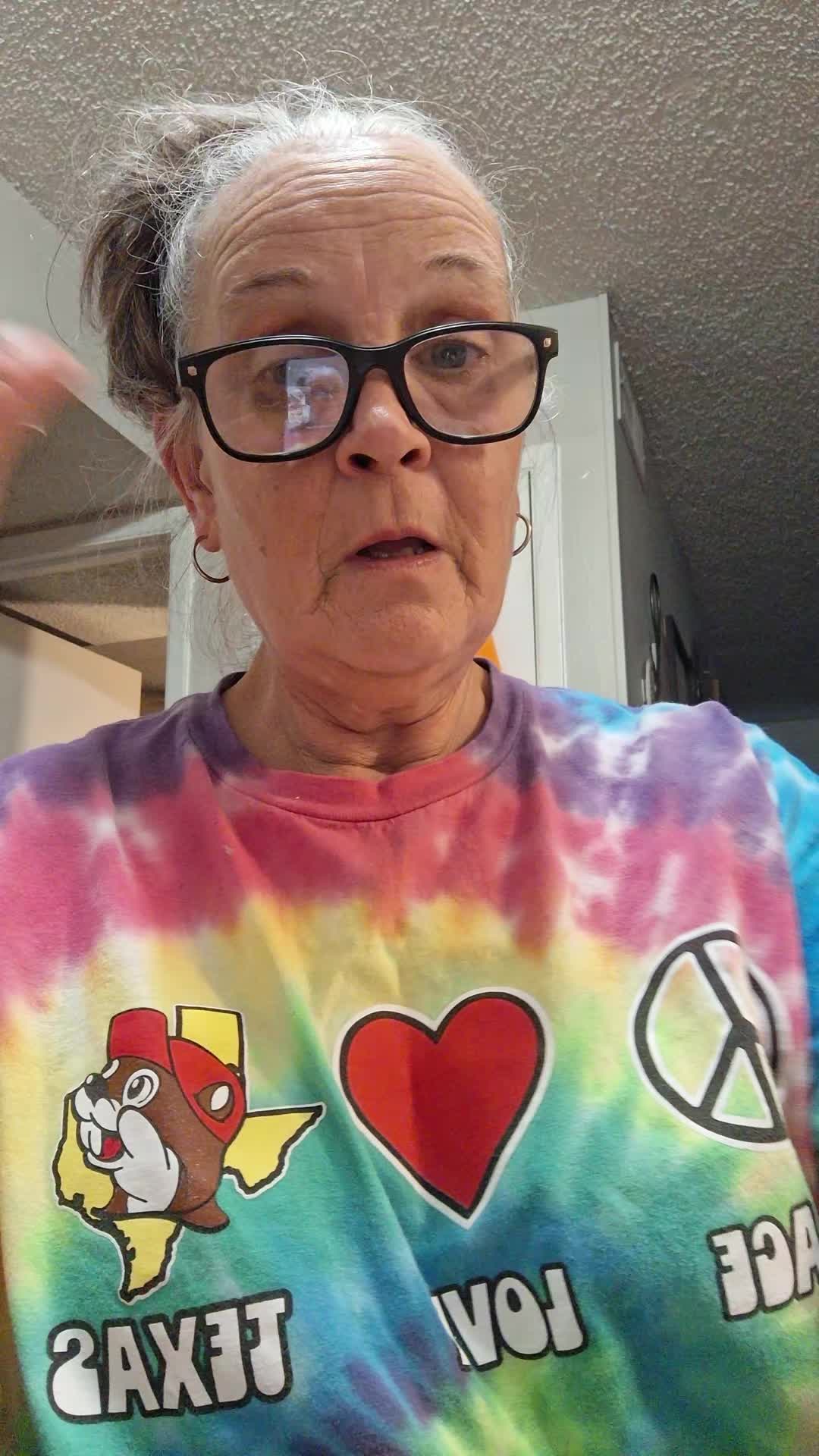 @granny at kitchen table 🎼🎵❌️