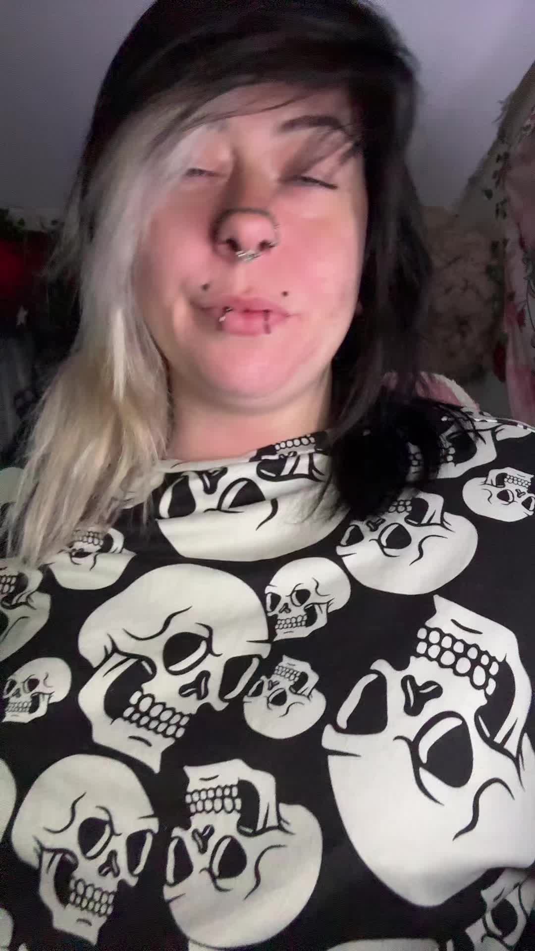 @Stfuitscourtney🦇