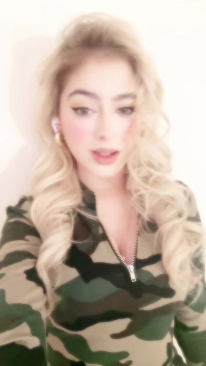 @Julianafoxxy