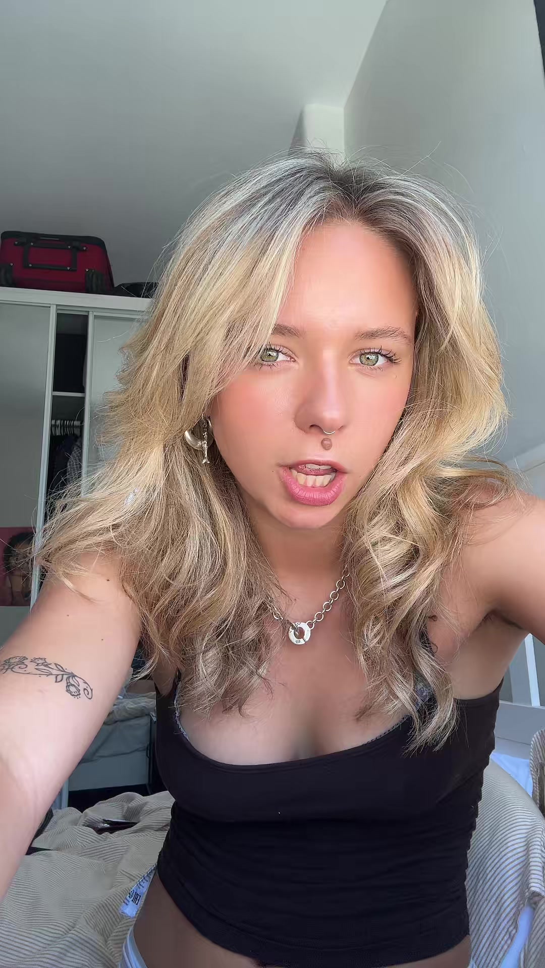 @anikaanikaanikaanikaa