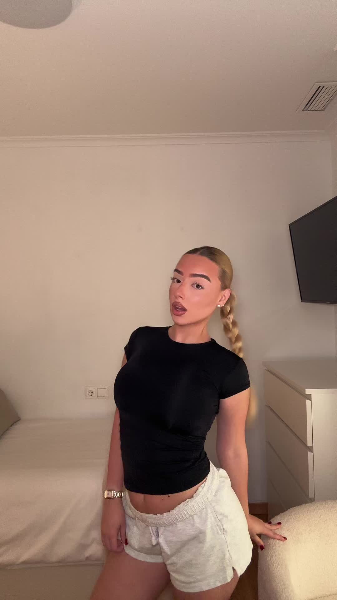 @Carolmtnz_