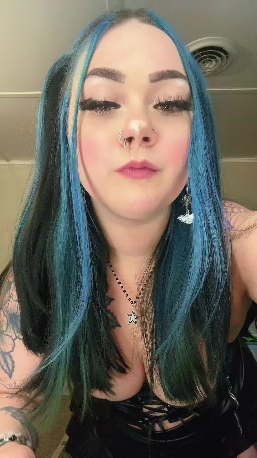@RhiannonLeigh
