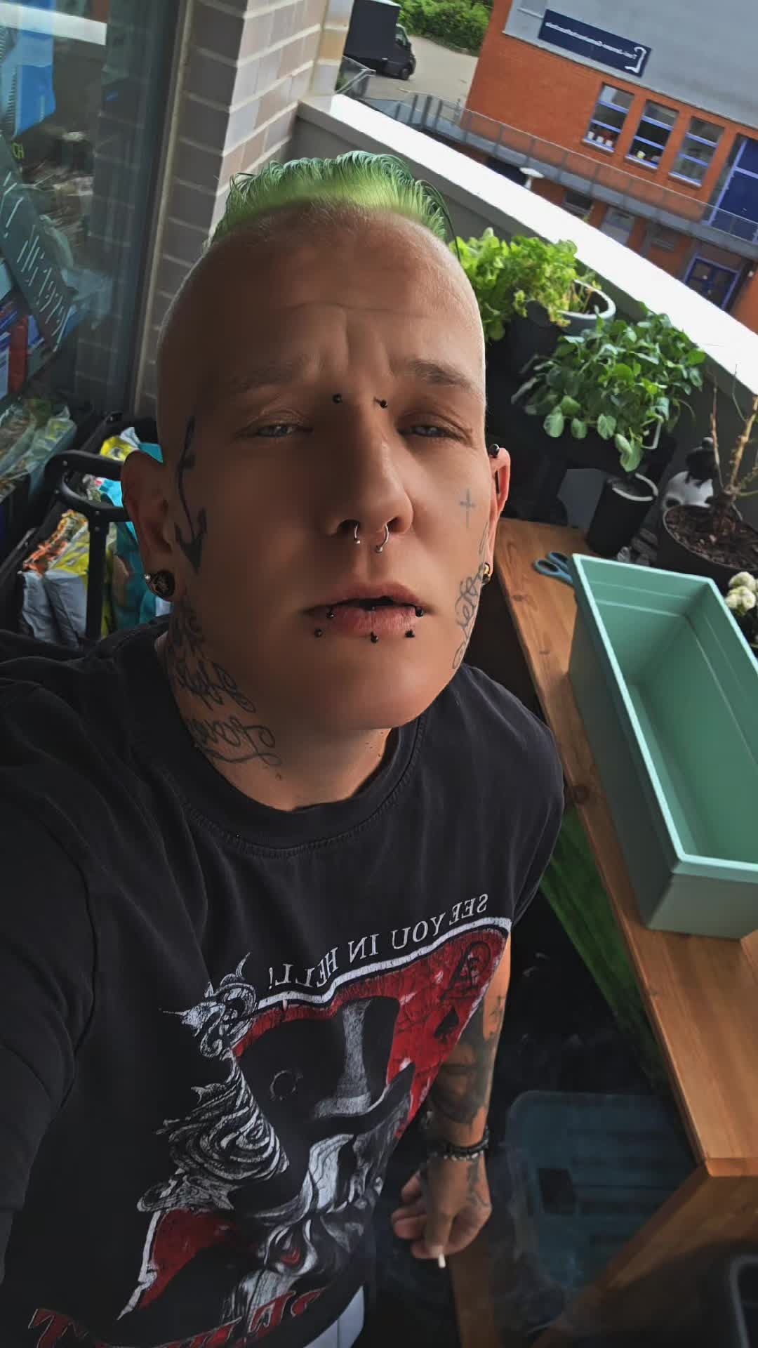 @&beta;̷ℓ̷&upsilon;̷&Xi;̷&sect;̷&kappa;̷&yen;̷_̷1̷9̷7̷9̷🏳️&zwj;⚧️
