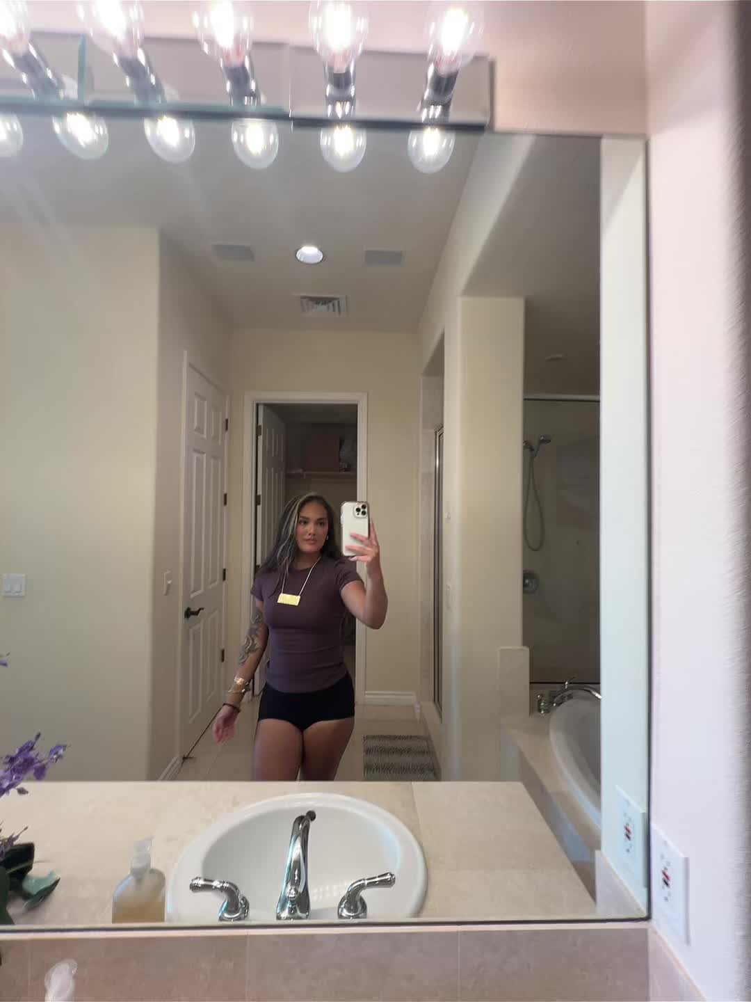 @Theycallmii_v