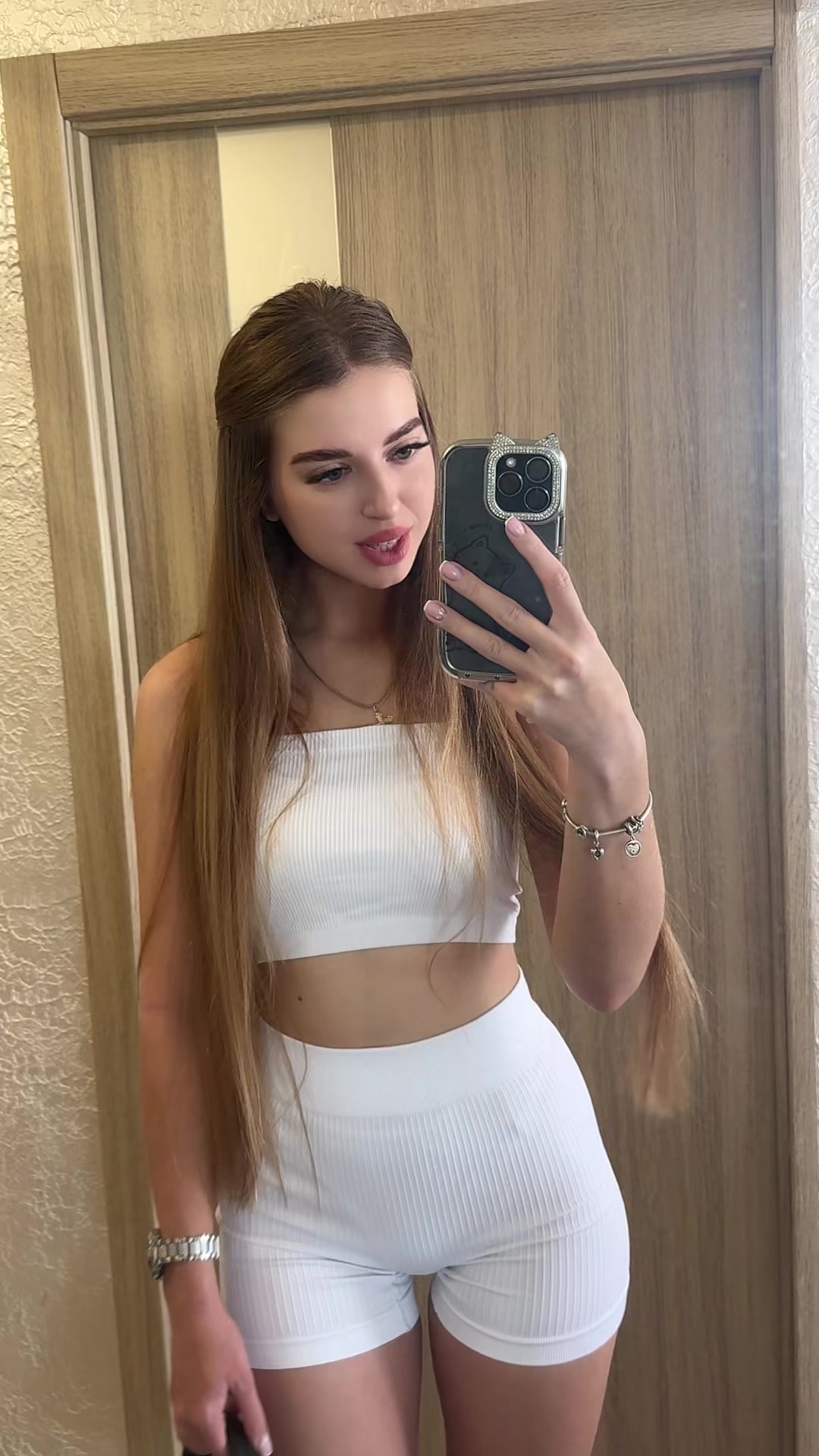 @ANGELHI22