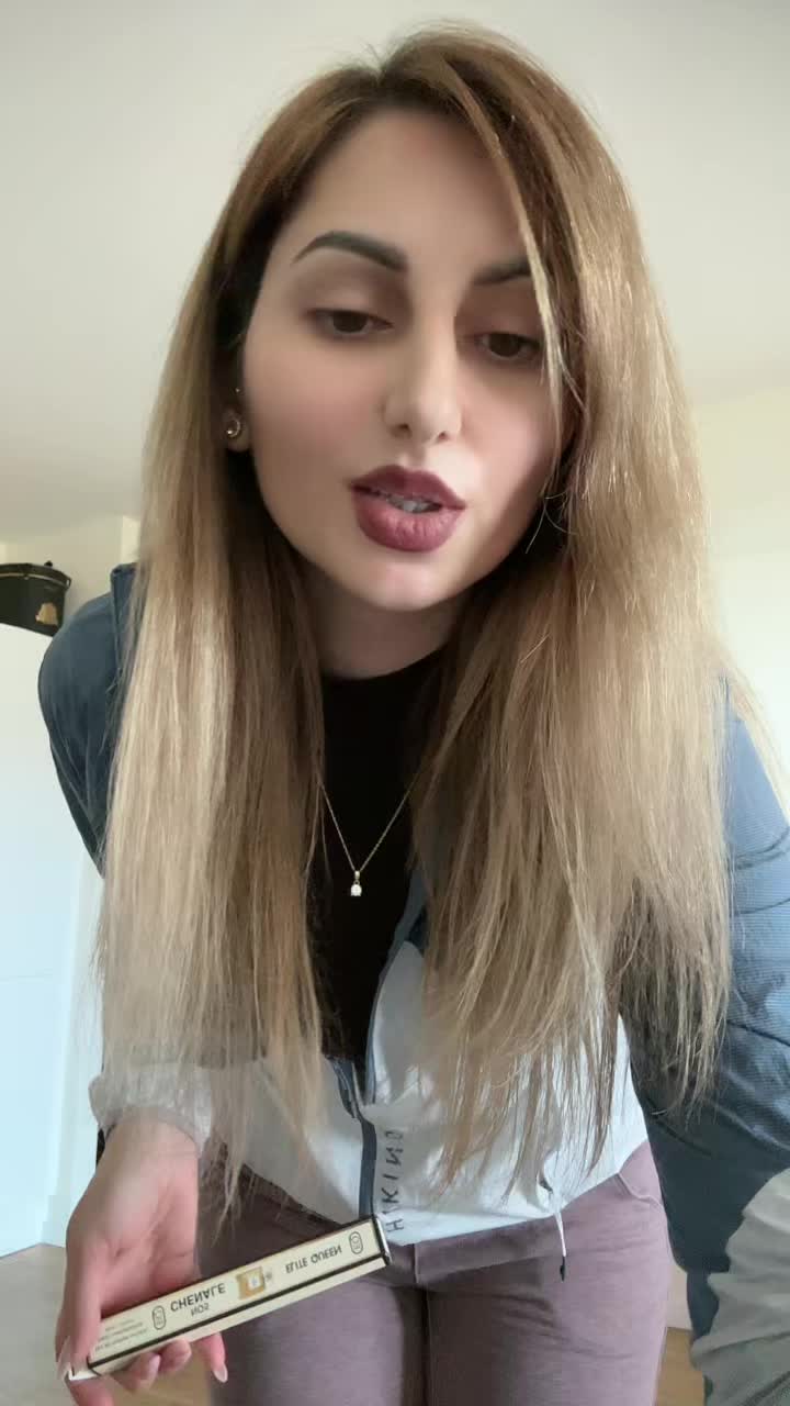 @🐝