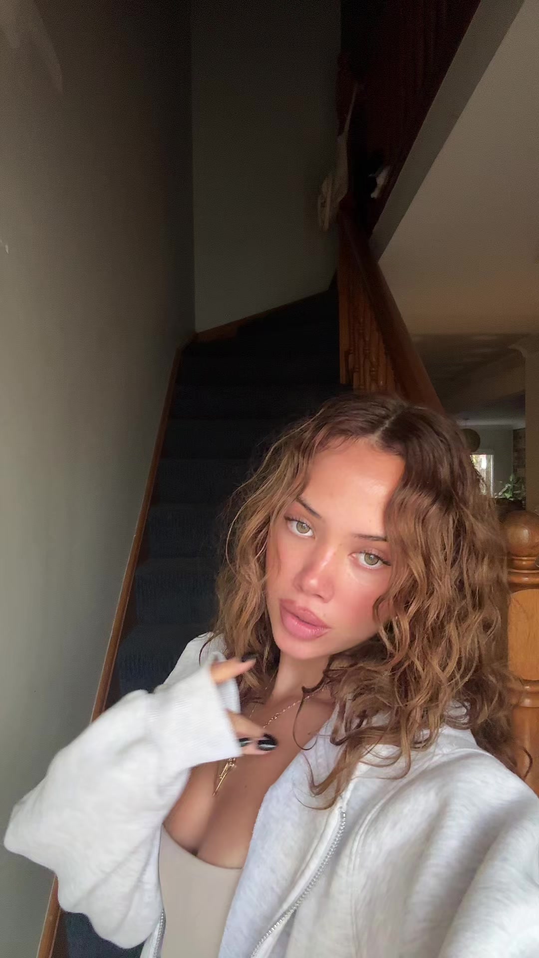 @…