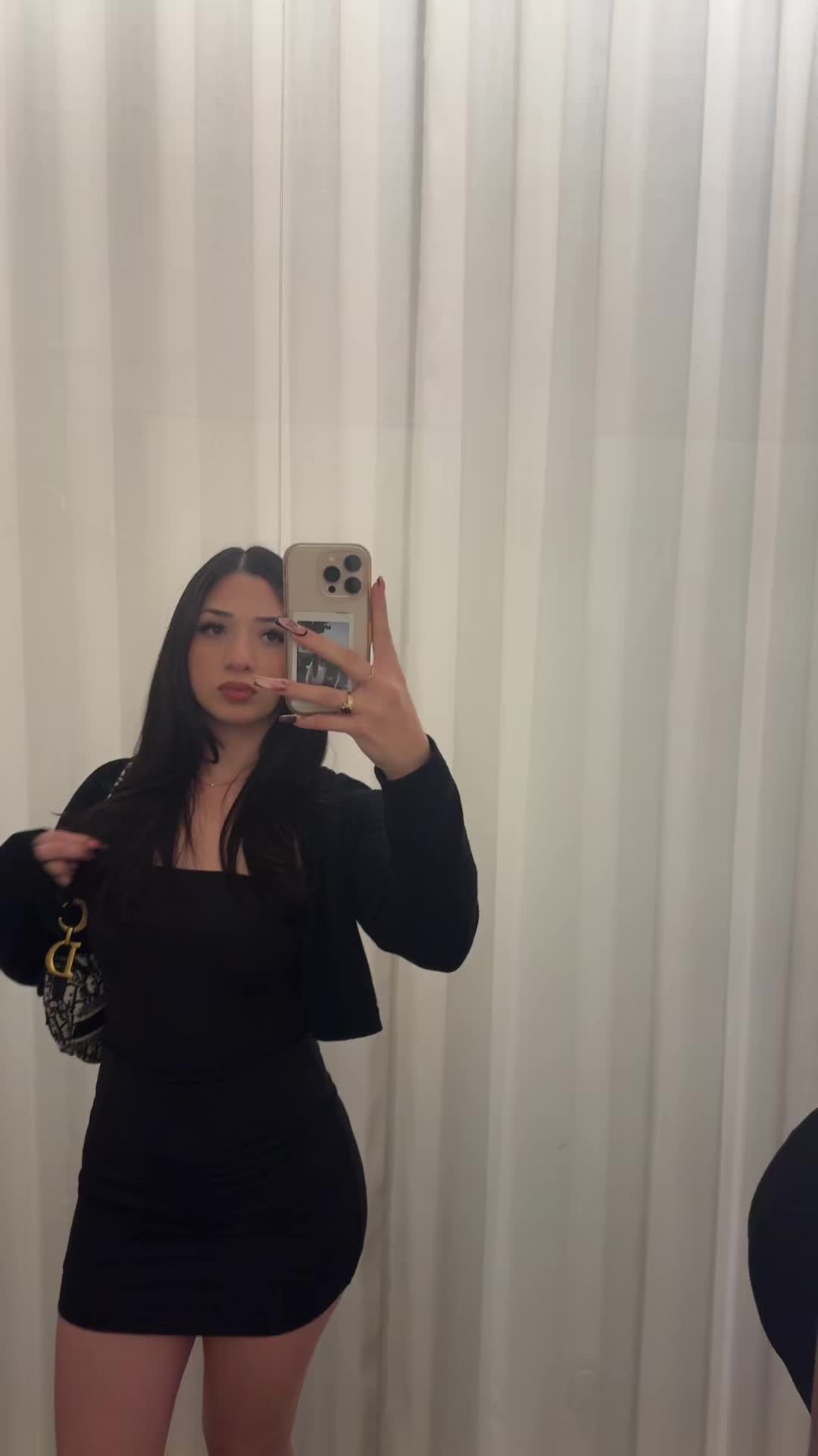@Bella