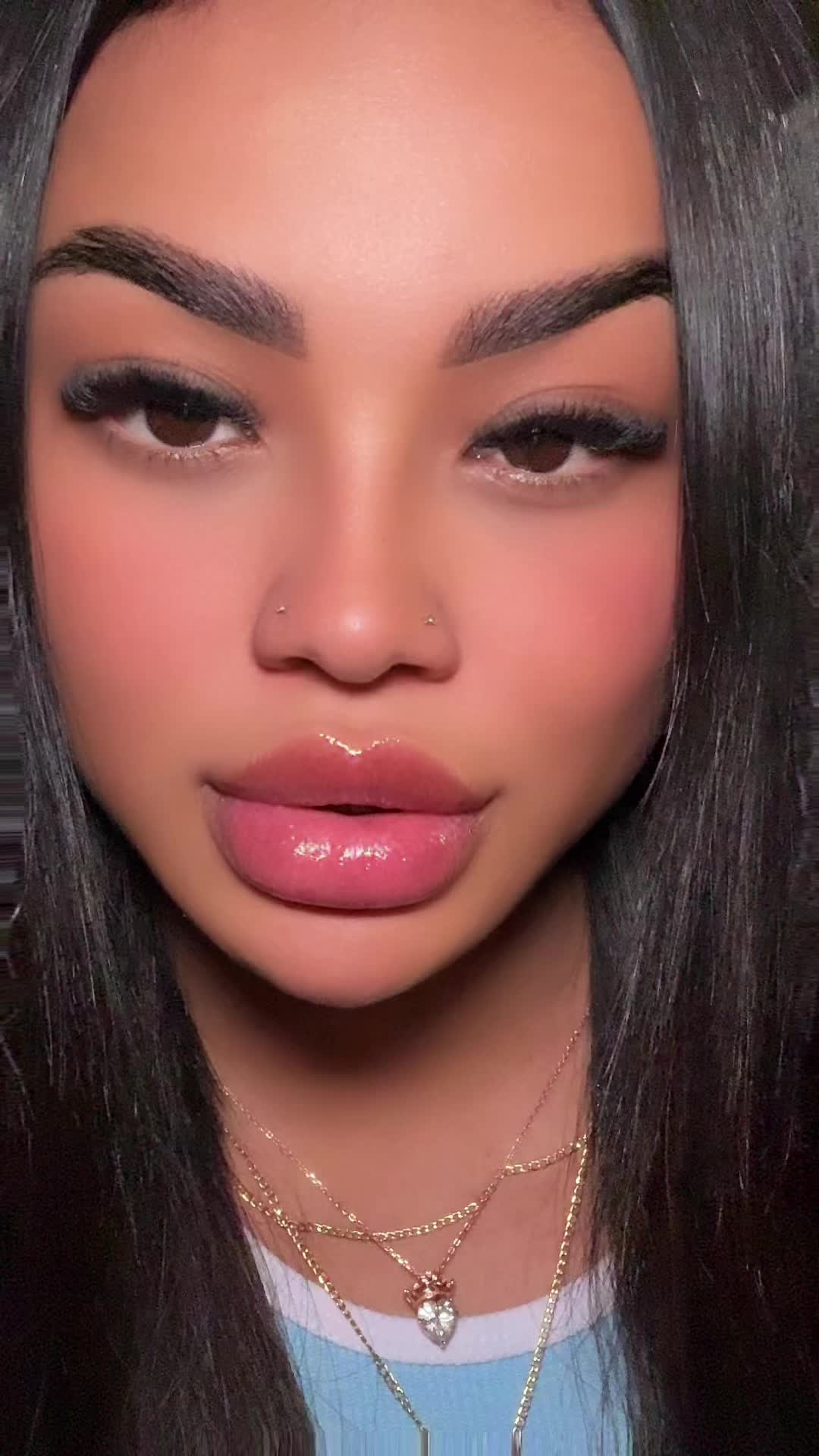 @Tatiqueenoficial 🦋