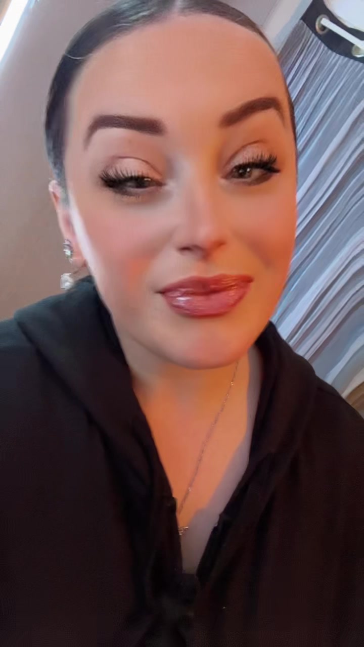 @JustASmallTownGirl🩷💜