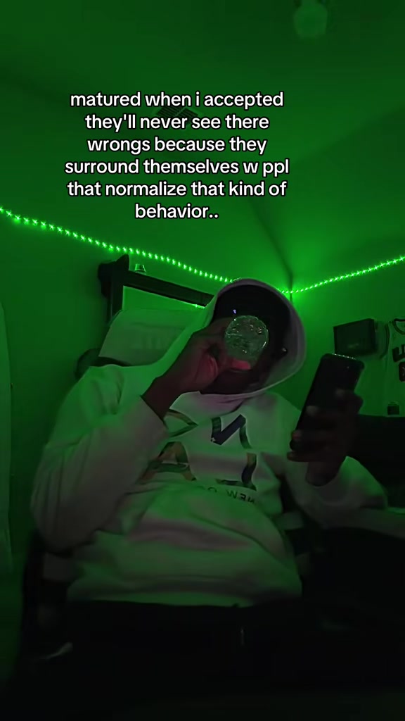 @๐๐:๐๐ โ๐พ