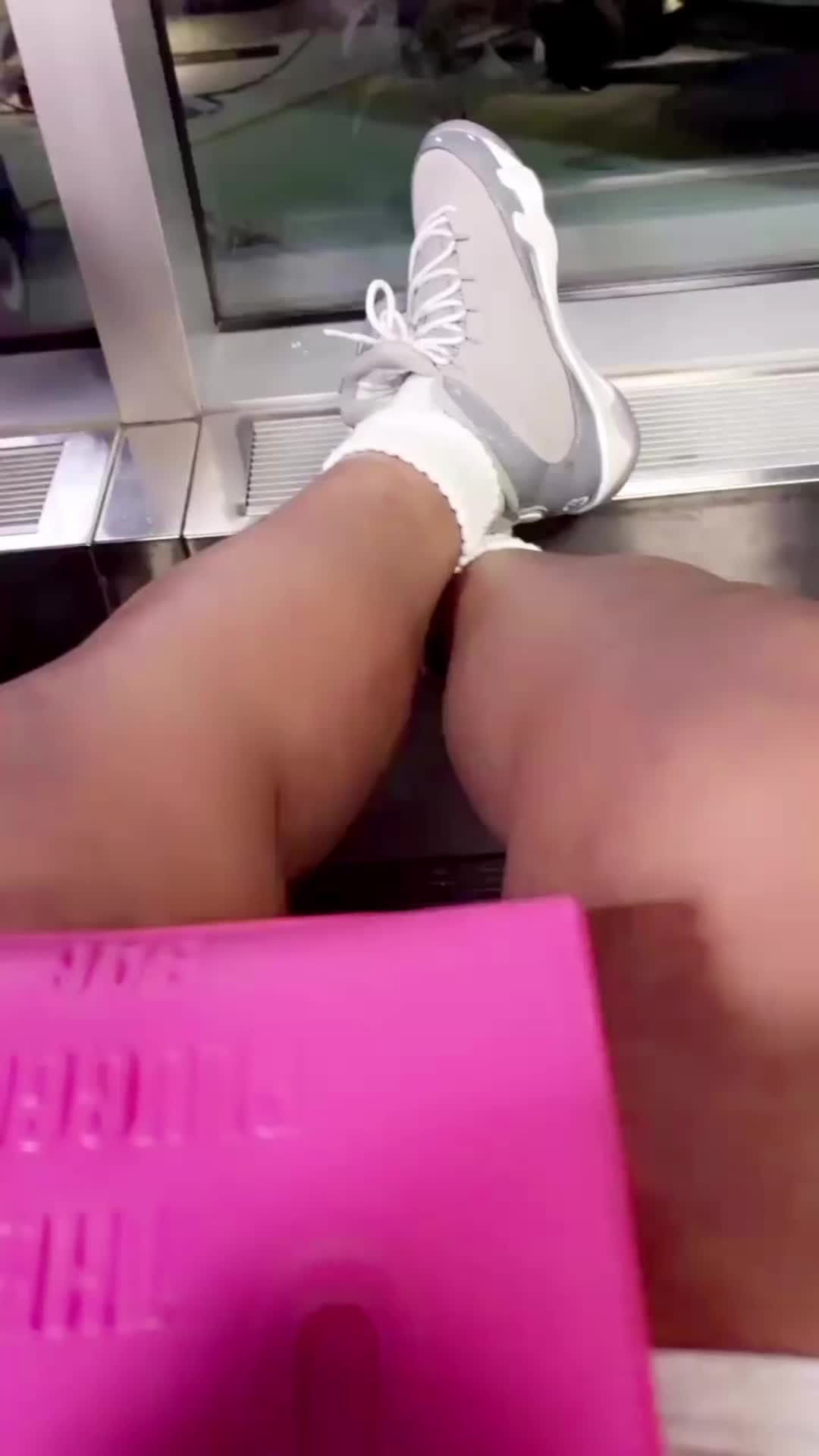 @Lovemejeezy1