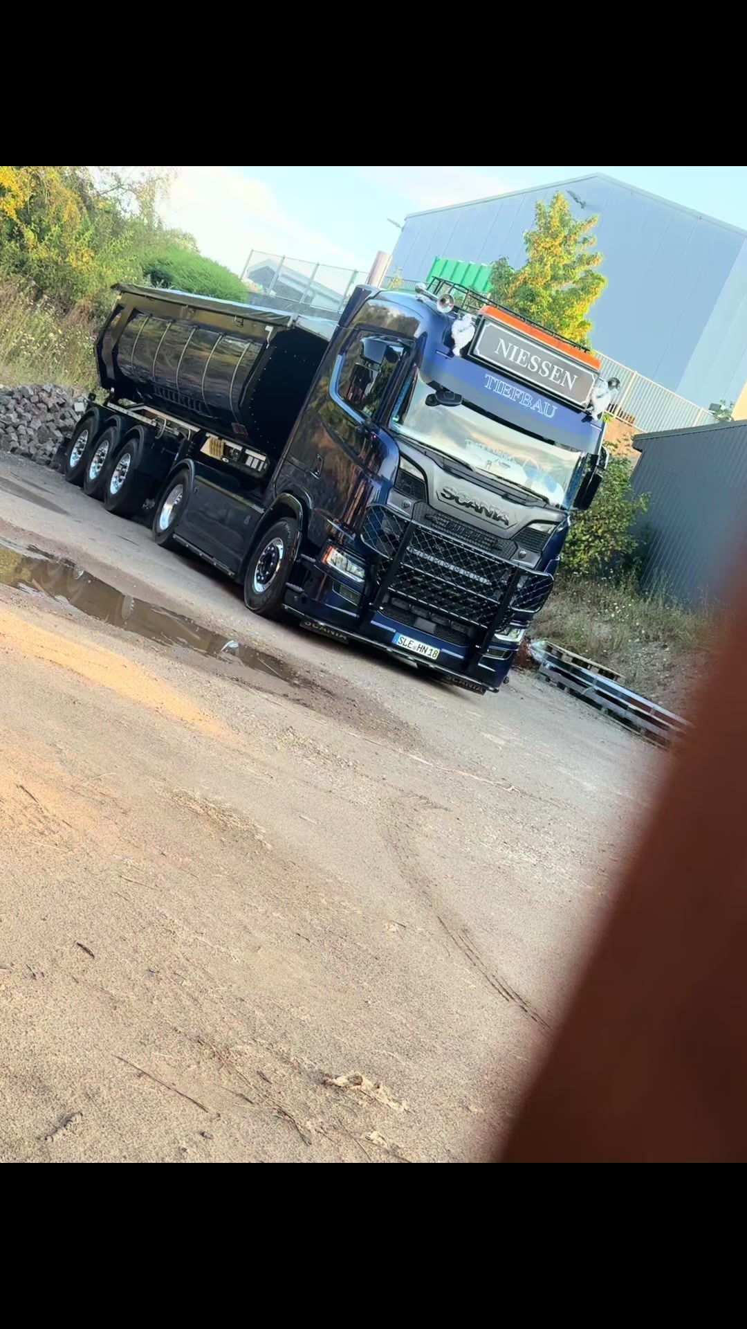 @Nicoderbaggerfahrer