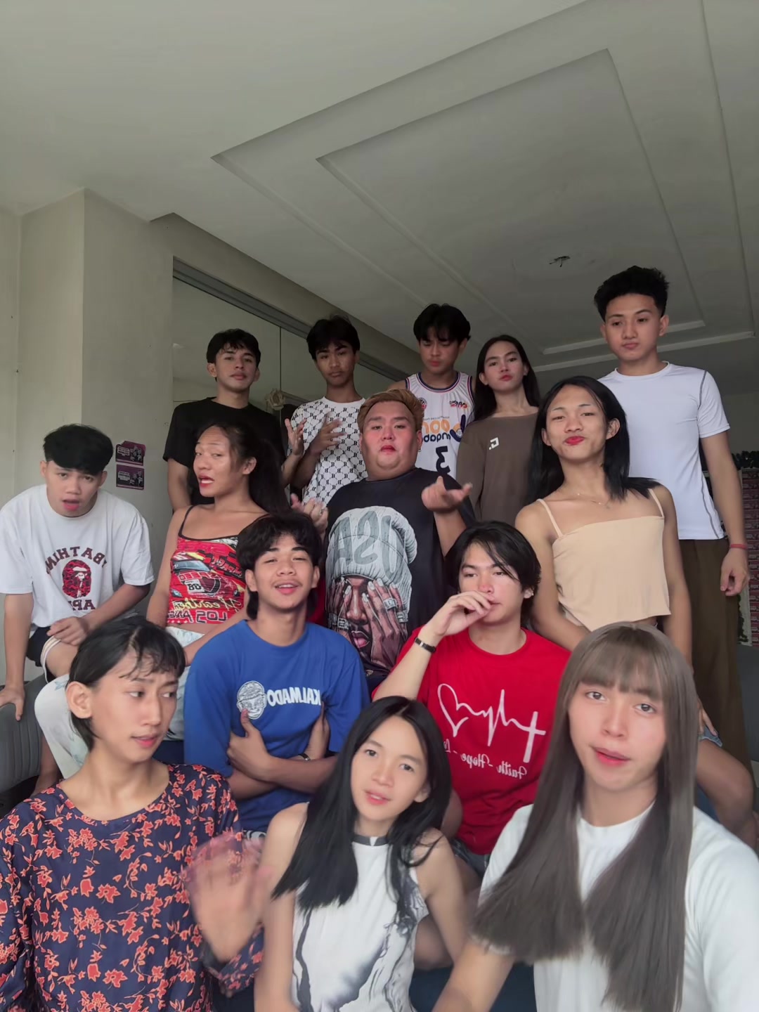 @MOMSHIE ACTOR