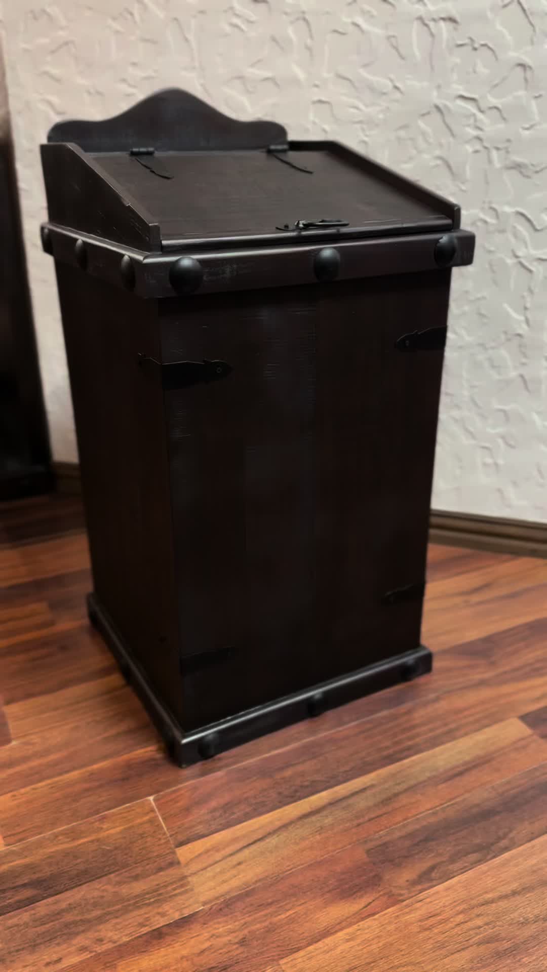@RusticFurnitureDepot