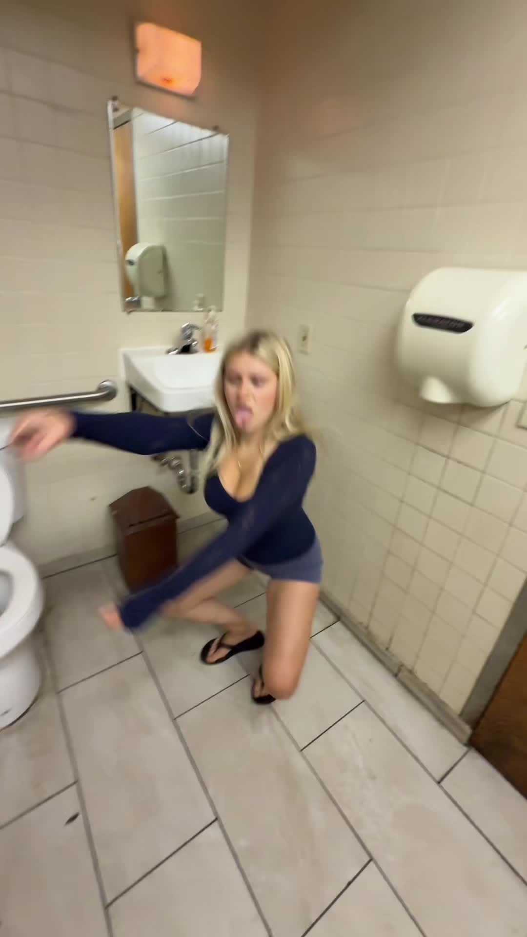 @Ella