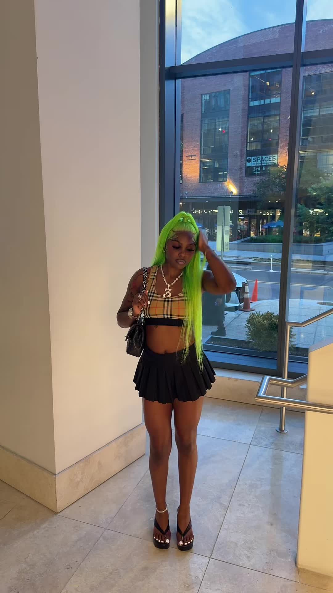@Bri3