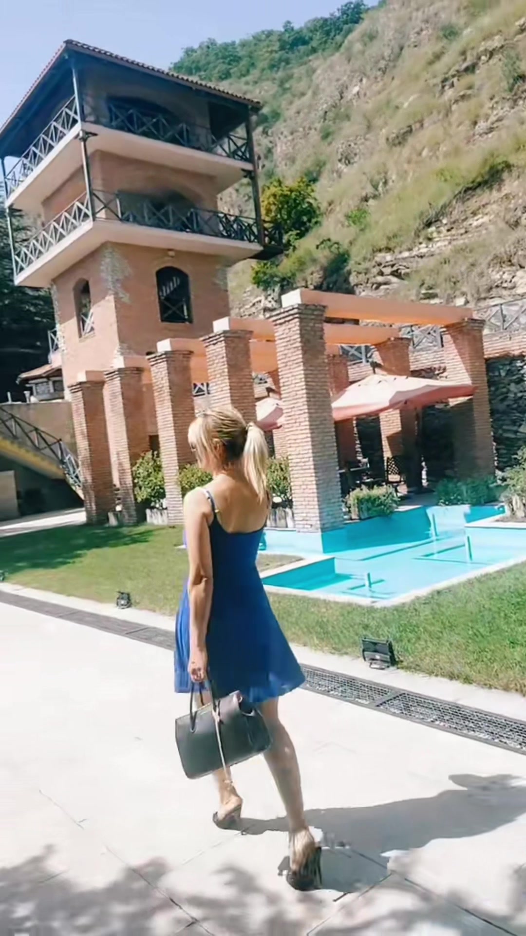 @პოზიტივი გოგო