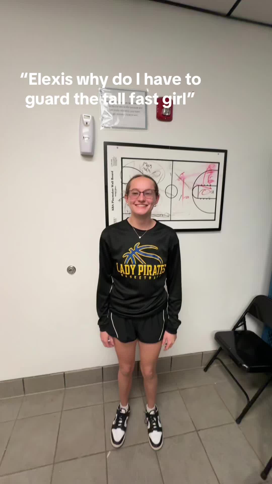@Lady_Pirates_Barstool