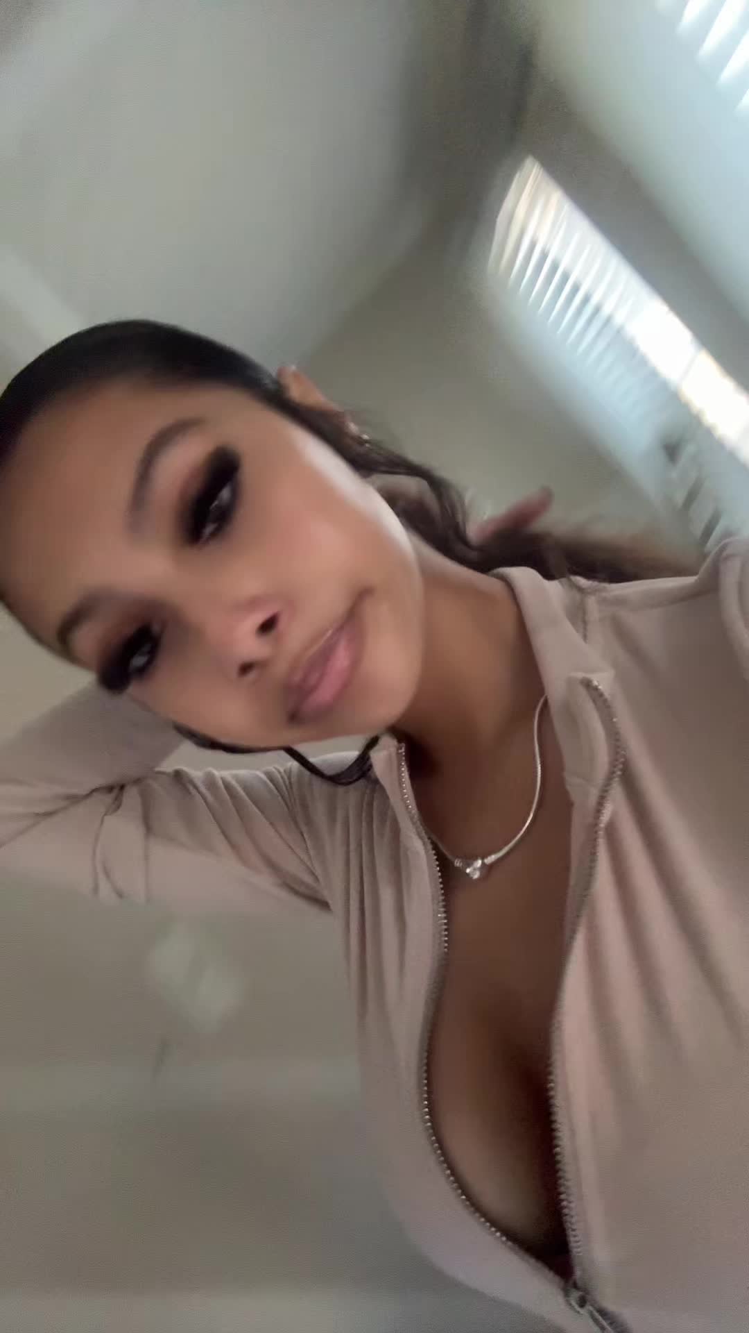 @niicole.