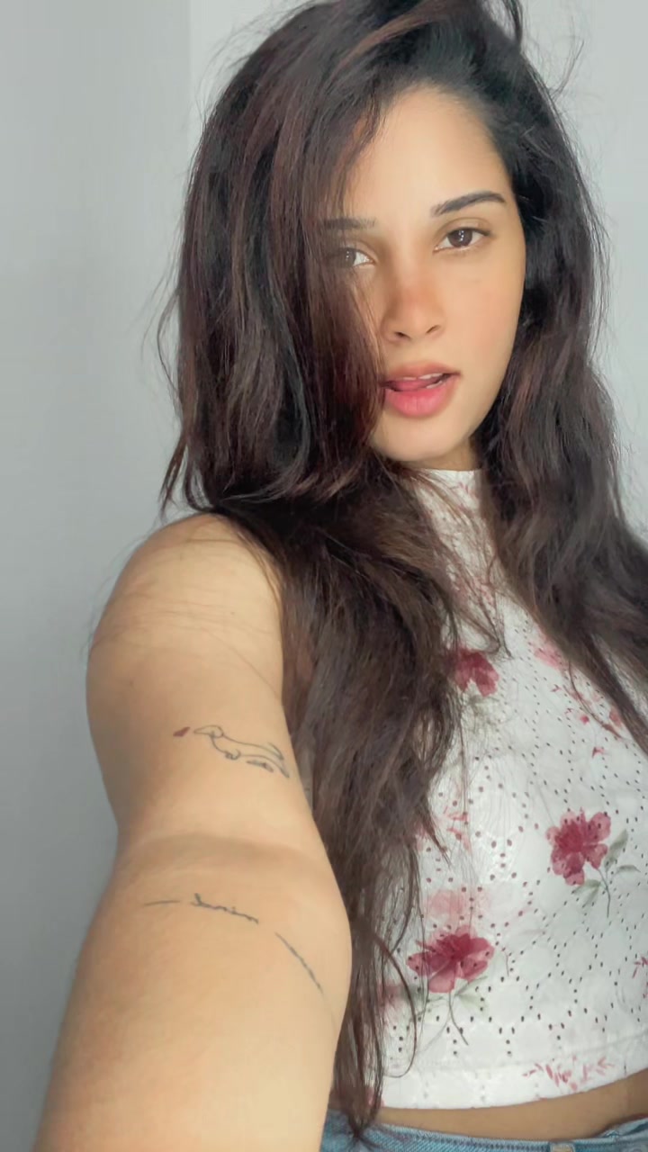 @Heshali Pathirana ᥫ᭡