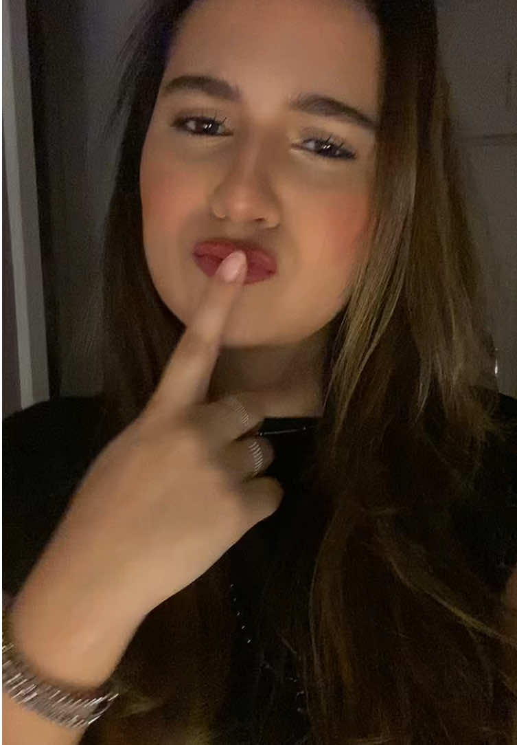 @Jú