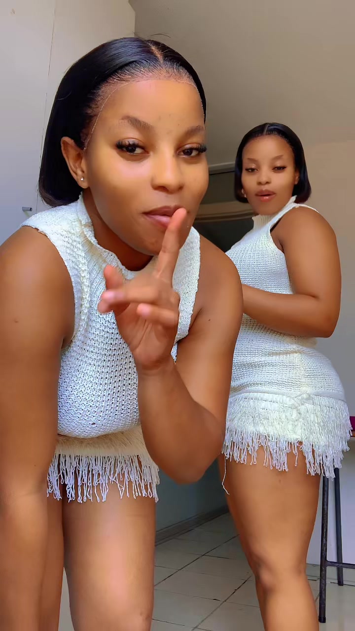 @mndebeletwins