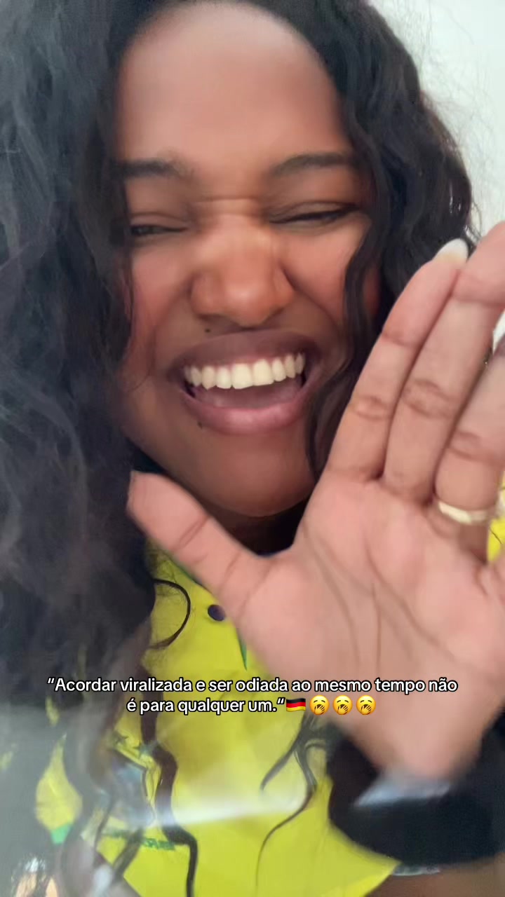 @Emilly Camila