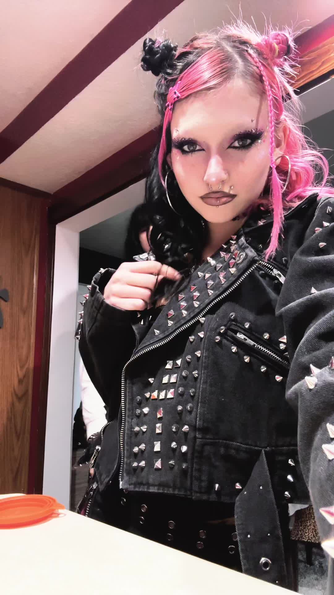 @veronica 🔪🖤