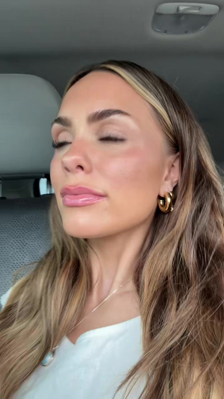 @EllieDickson