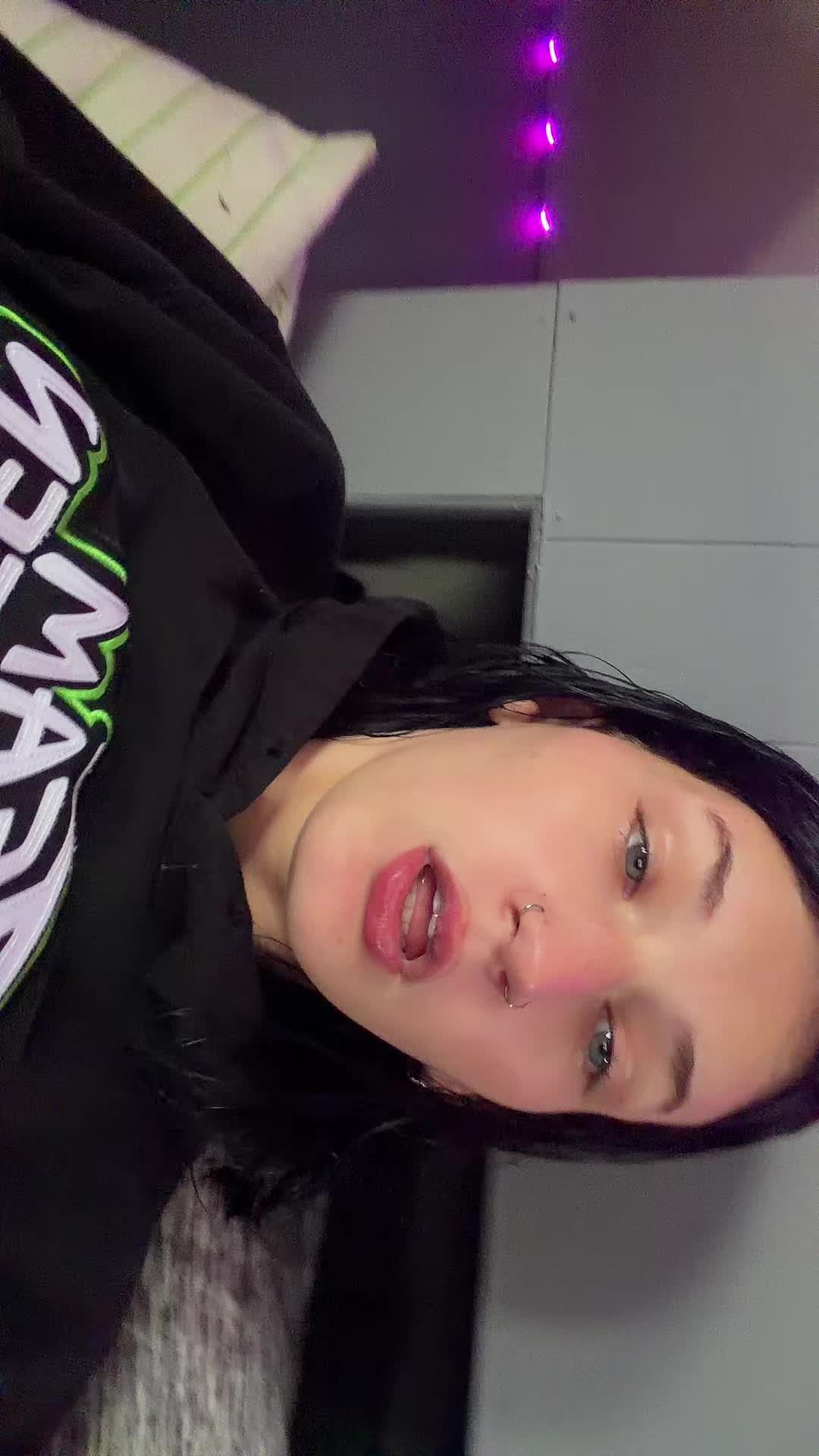 @Thebluechickennugget