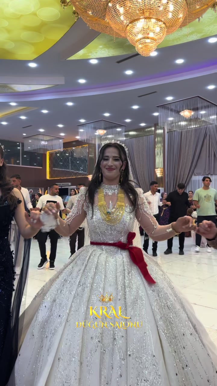 @KRAL D&Uuml;Ğ&Uuml;N SALONU