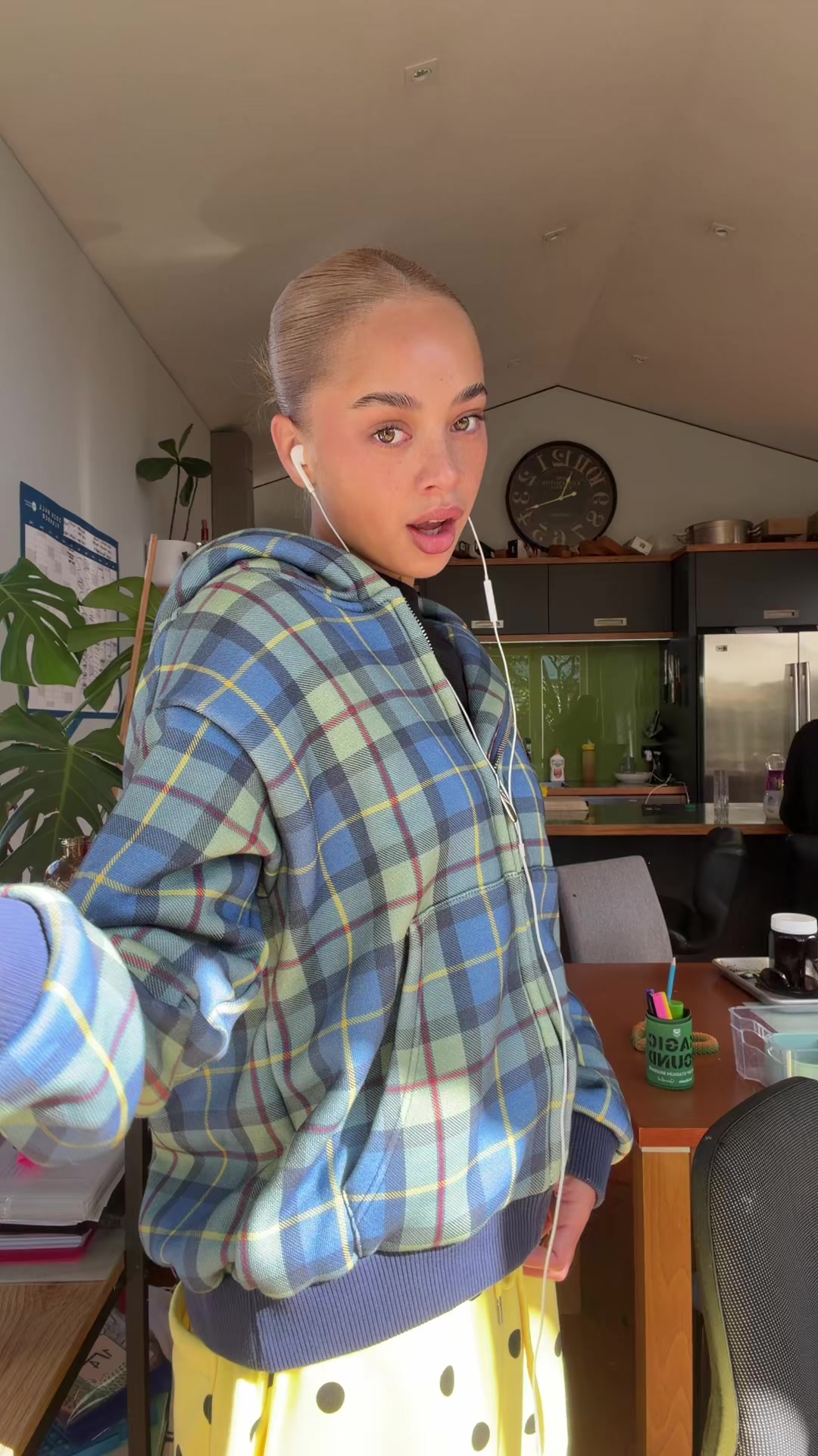 @naomitetai_