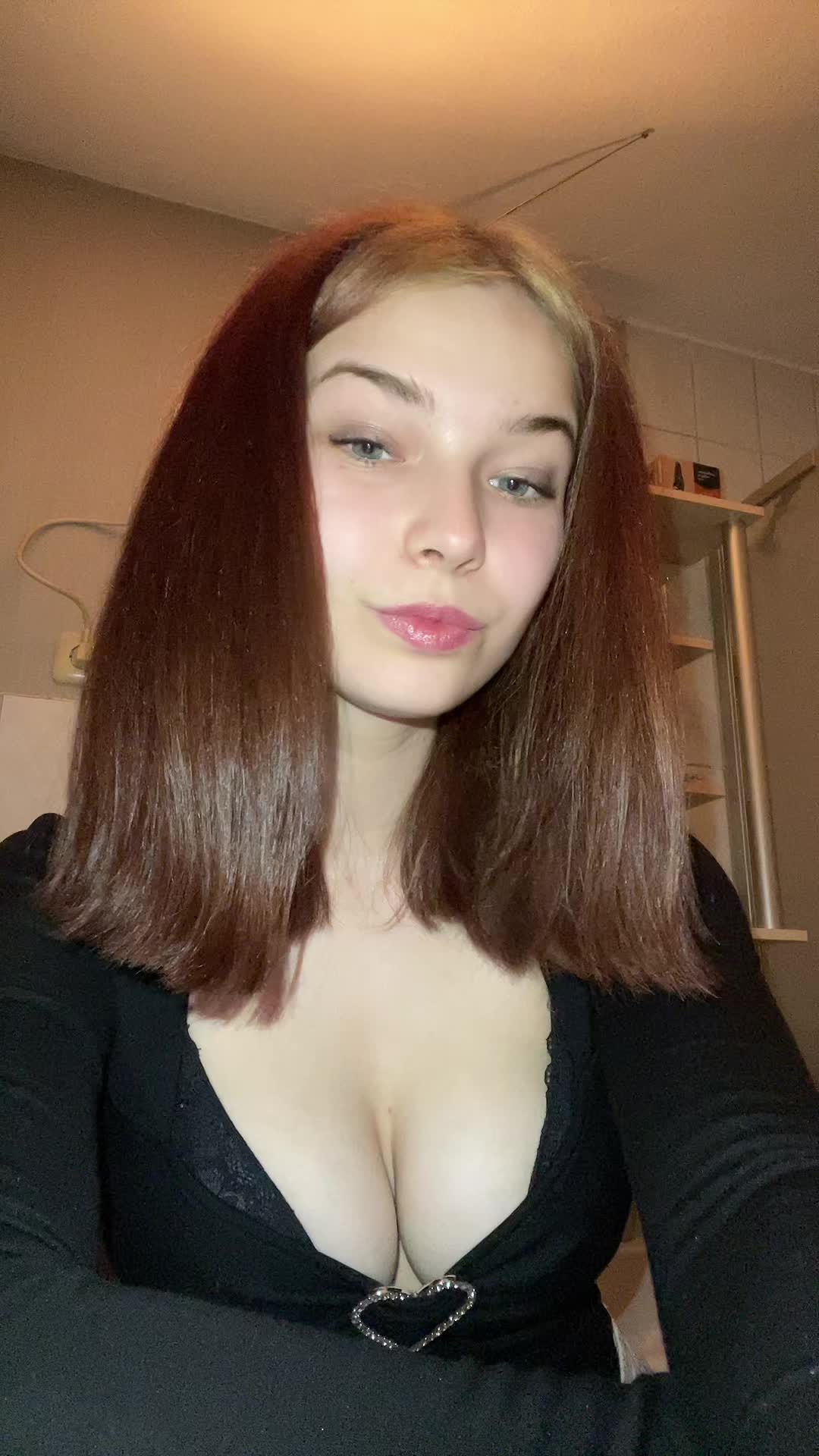 @𝑆𝐴𝑀𝐴𝑁𝑇𝐻𝐴♡