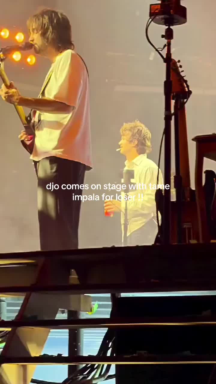 @Djo Fan