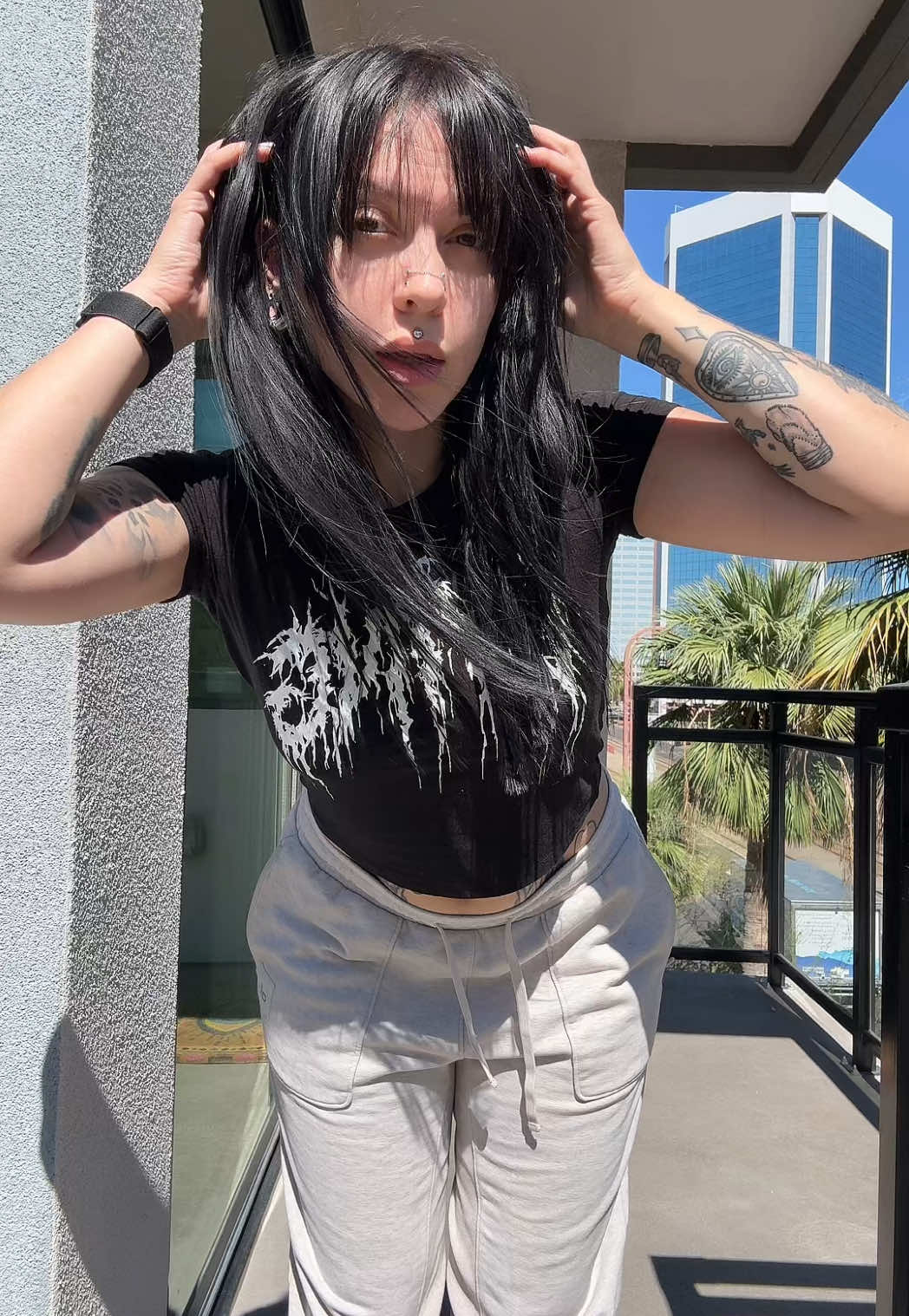 @Lunarfox_