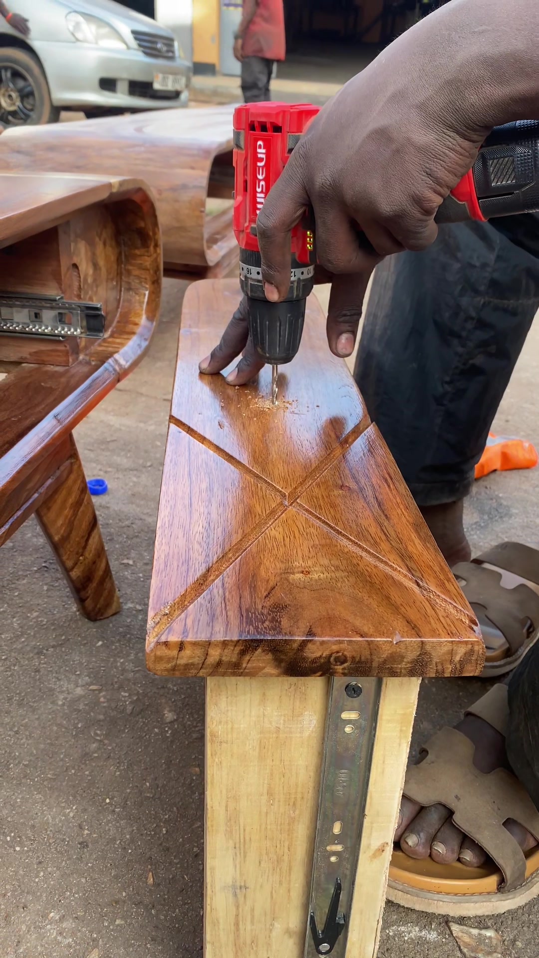 @Modern furniture 🔨🇺🇬