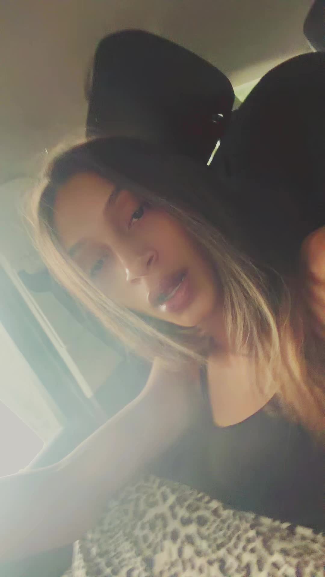 @carleeebaee