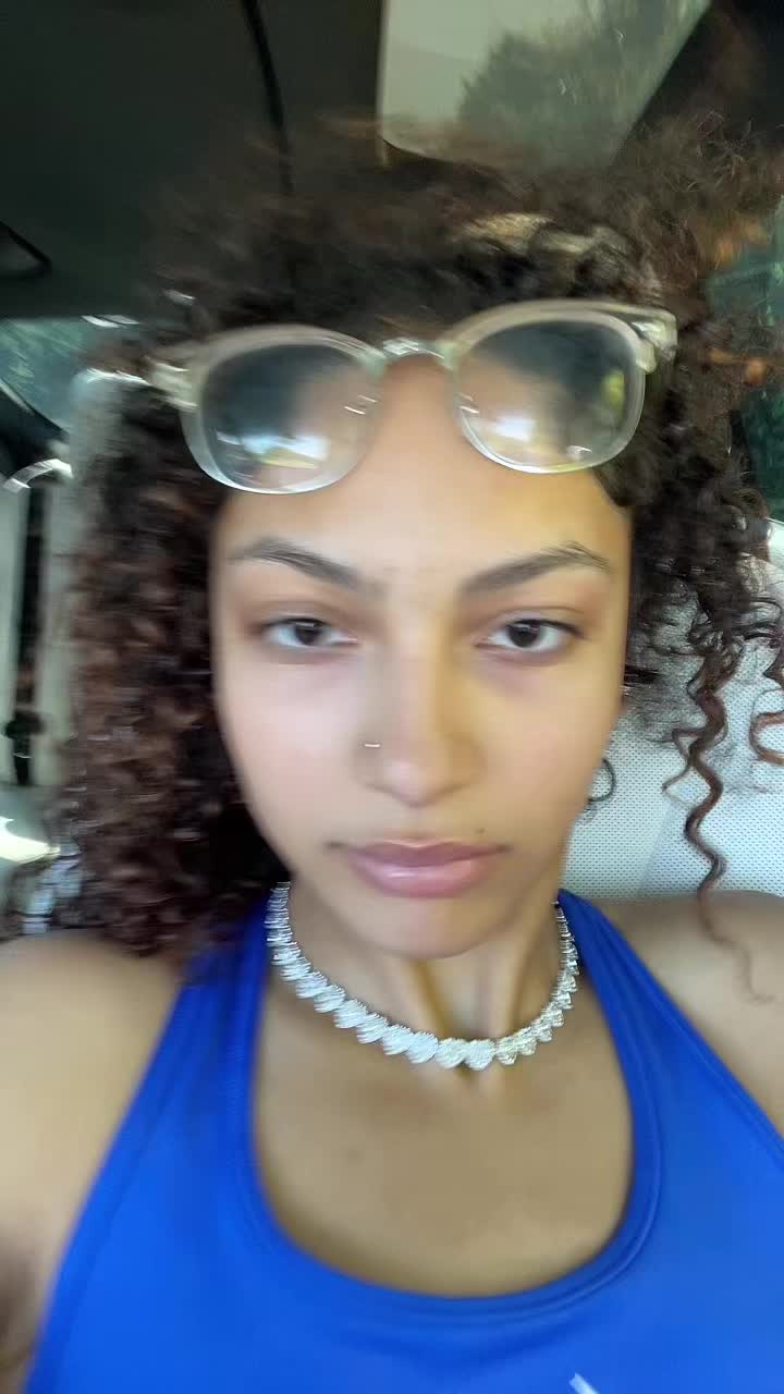 @sumlighskinwitglasses