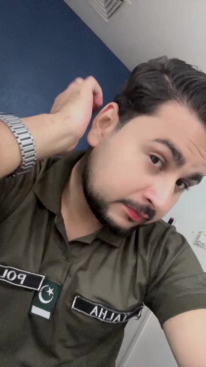 @Sharrybabu🙂🫣