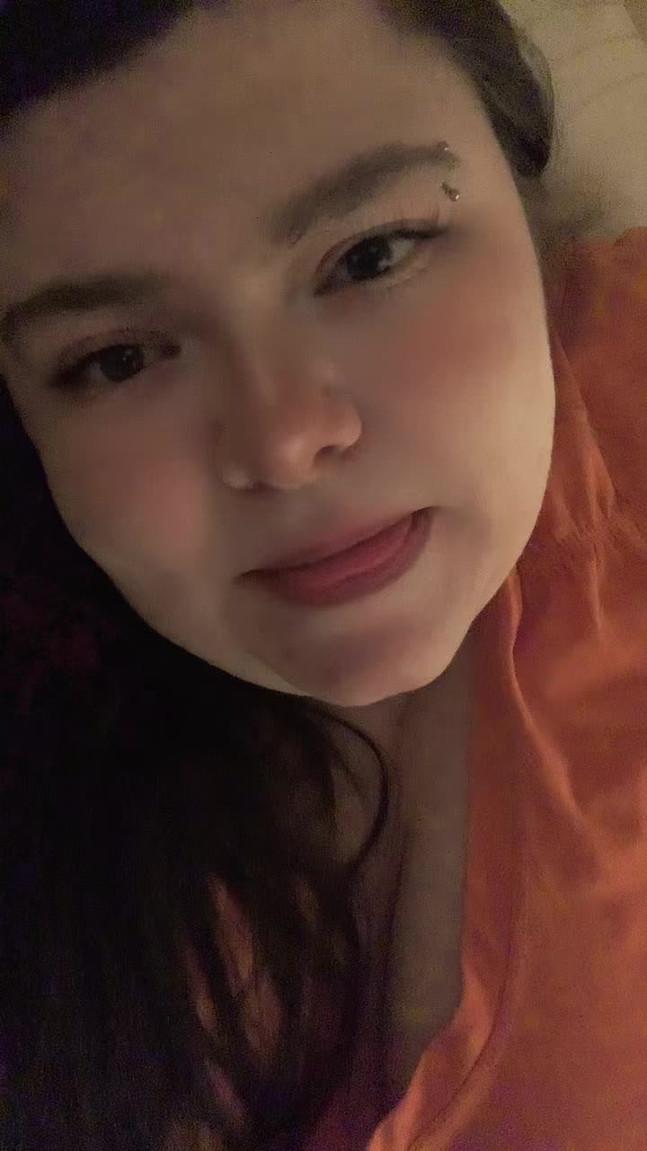 @FluffiBuniTushie